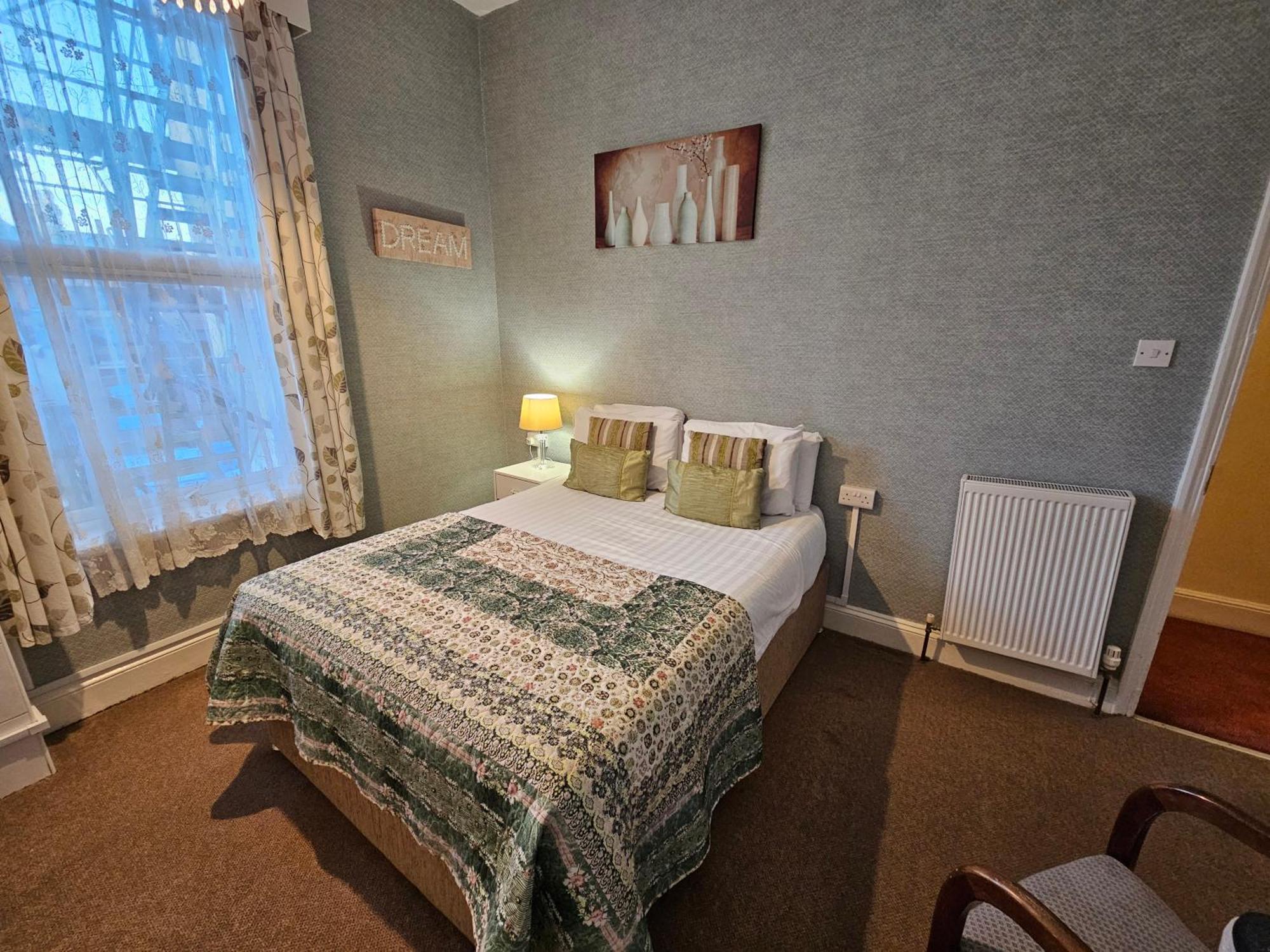 Rivelyn Bar & Restaurant 3* Scarborough