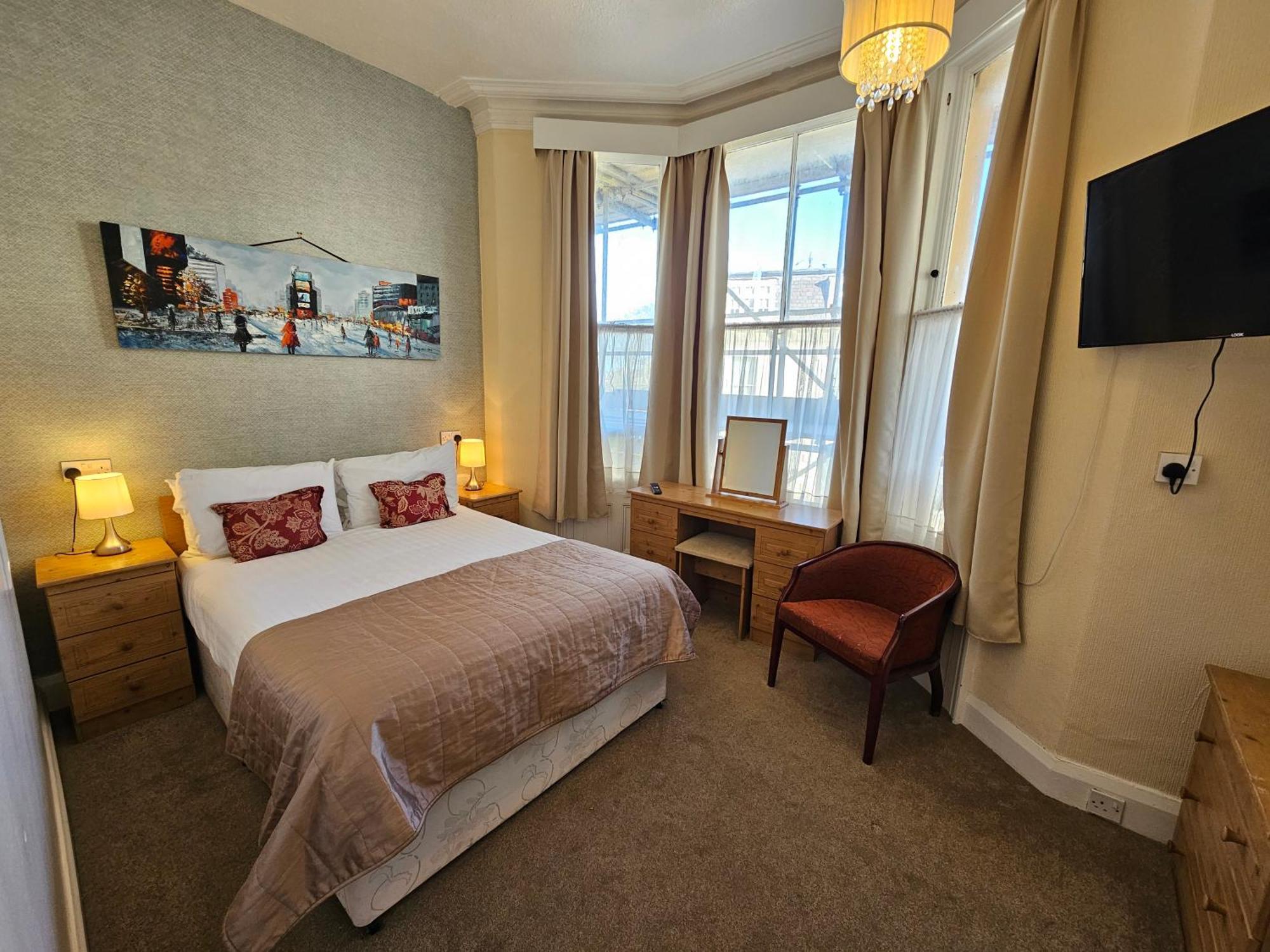 Rivelyn Bar & Restaurant 3* Scarborough