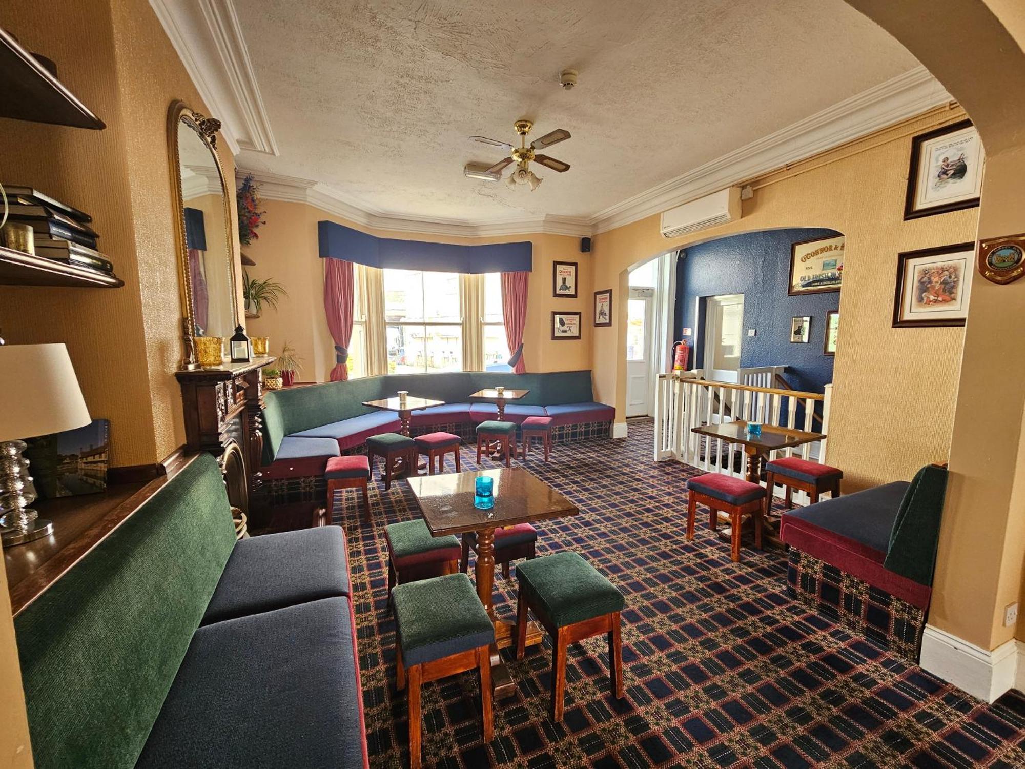 Rivelyn Bar & Restaurant 3*