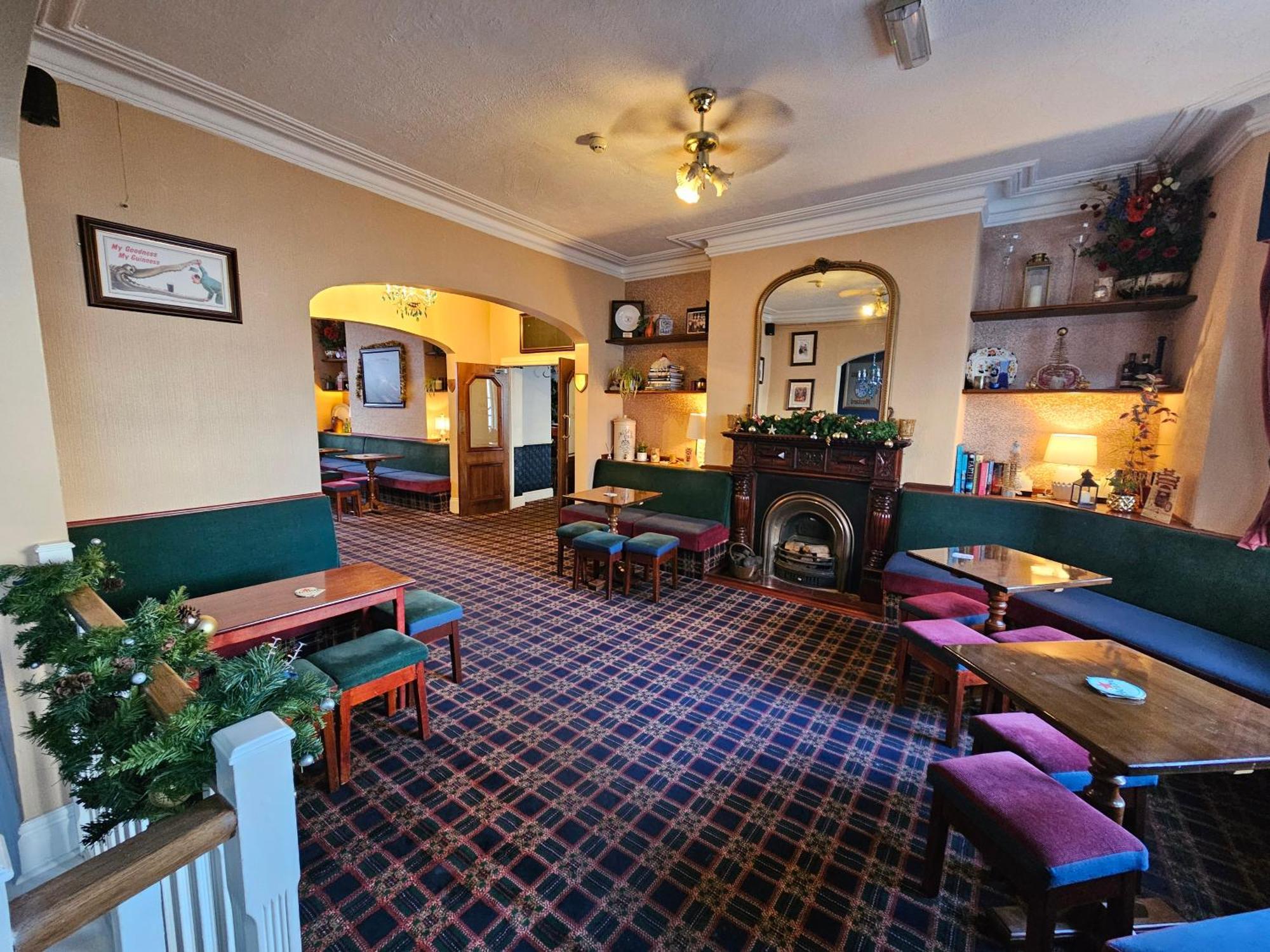 Hotel Rivelyn Bar & Restaurant